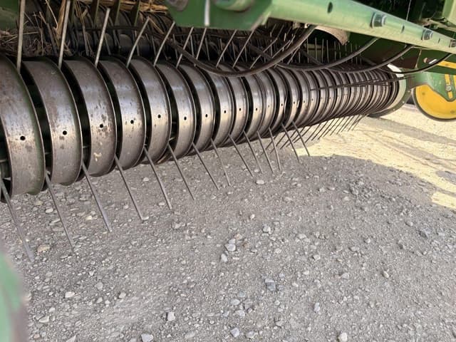 Image of John Deere 567 equipment image 4