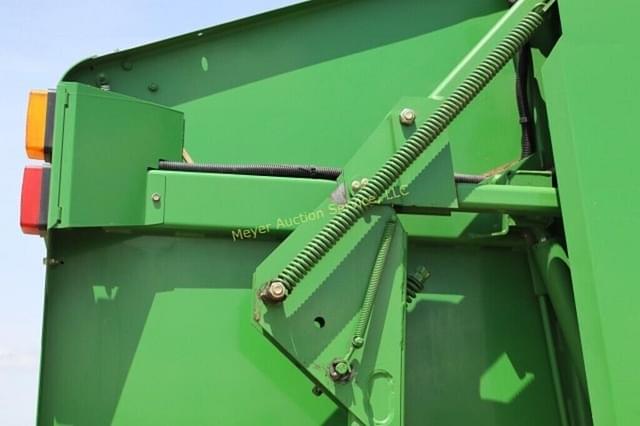 Image of John Deere 567 equipment image 2