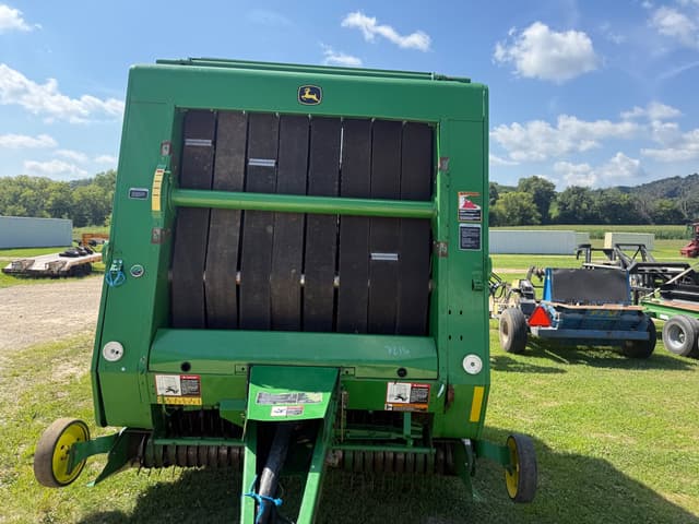 Image of John Deere 567 MegaWide equipment image 1