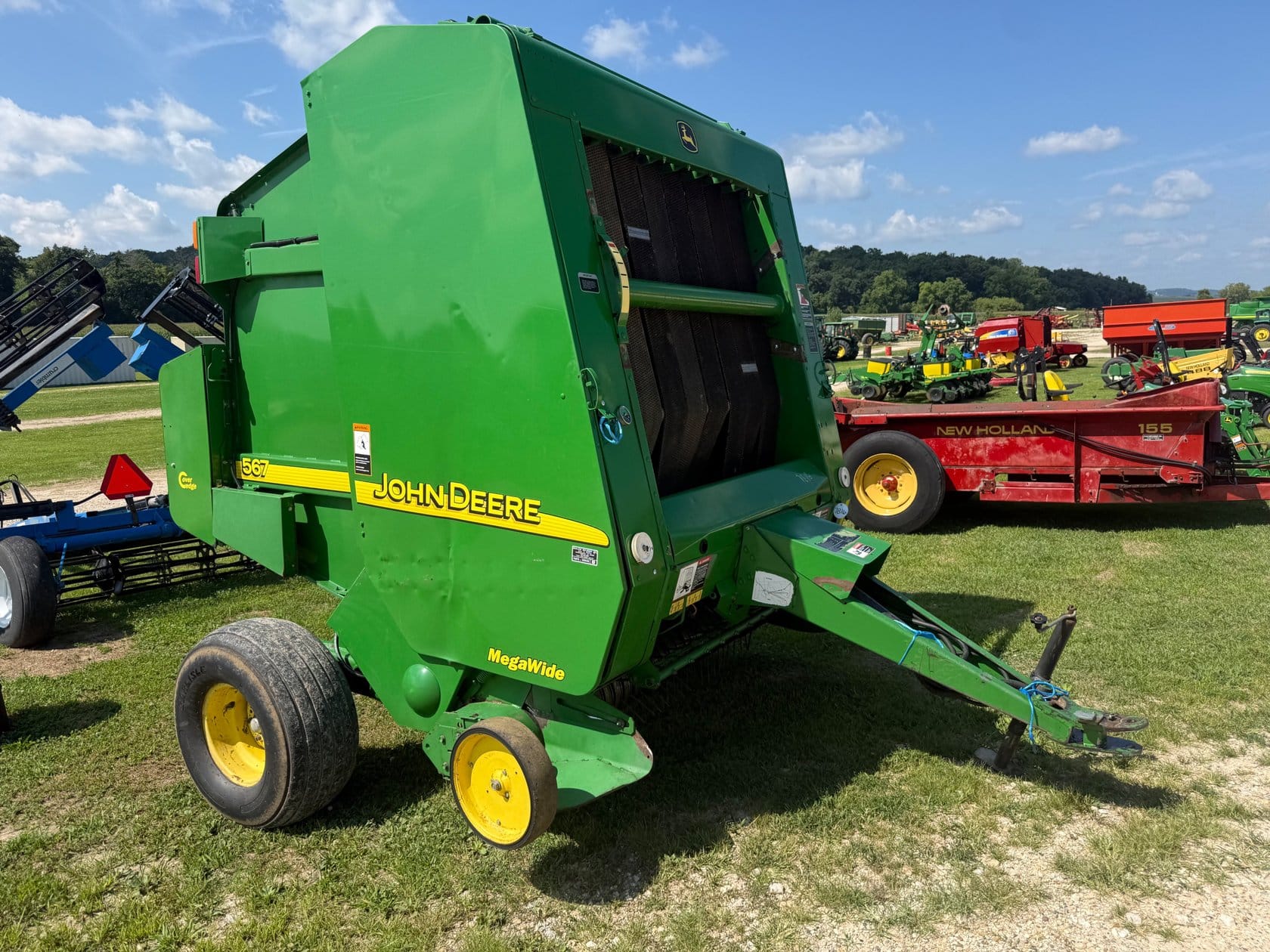 John Deere 567 MegaWide Equipment Image0