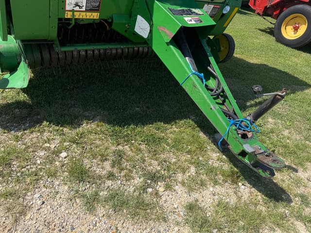Image of John Deere 567 MegaWide equipment image 3