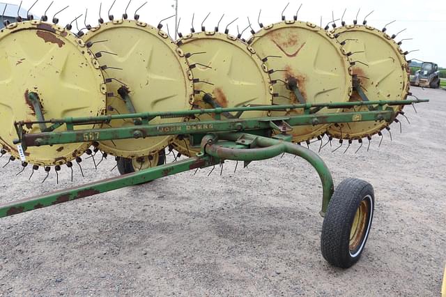 Image of John Deere 567 equipment image 3
