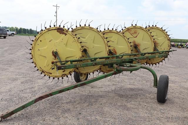 Image of John Deere 567 equipment image 1