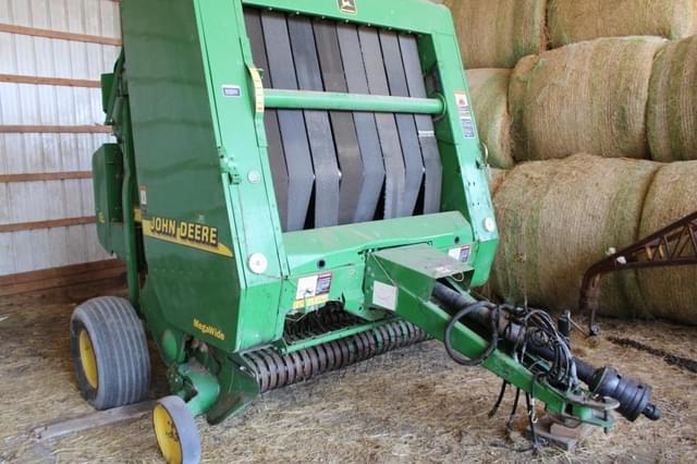 Image of John Deere 567 MegaWide equipment image 1