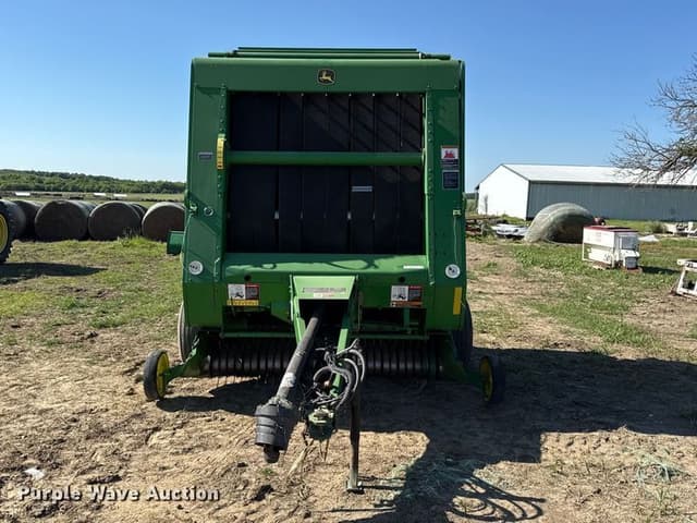 Image of John Deere 567 MegaWide equipment image 1