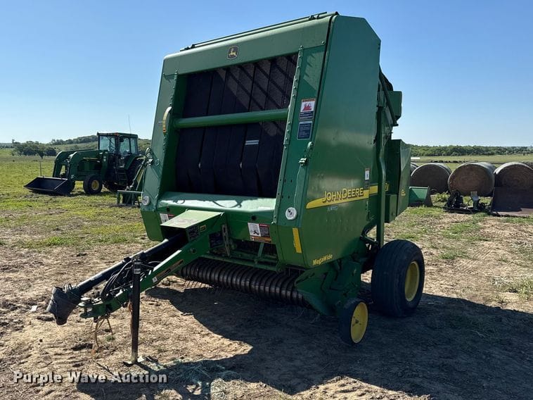 John Deere 567 MegaWide Equipment Image0
