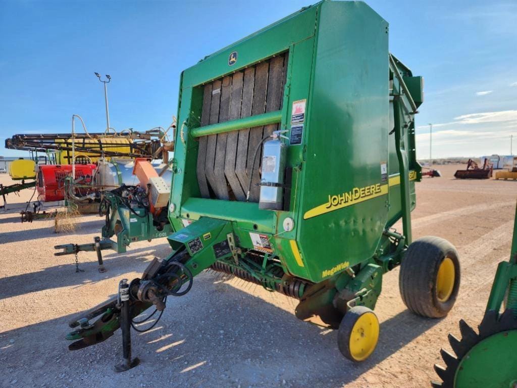 John Deere 567 MegaWide Equipment Image0