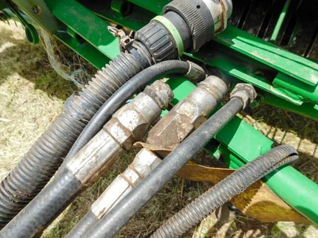 Image of John Deere 567 equipment image 4