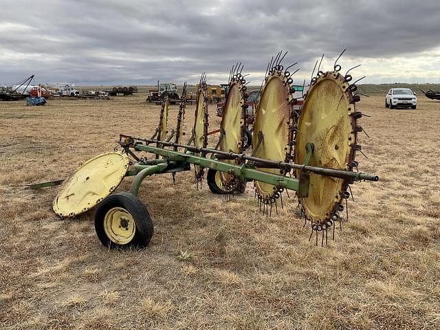 Image of John Deere 567 equipment image 2