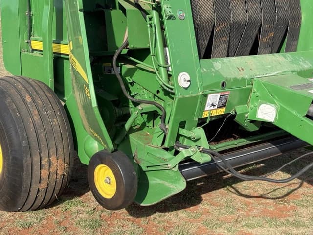 Image of John Deere 568 equipment image 3