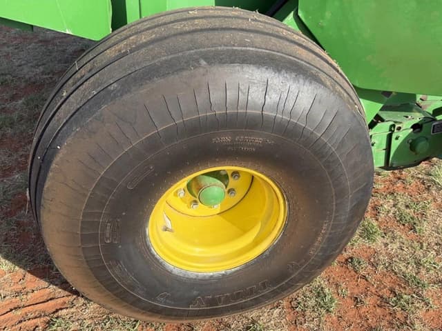 Image of John Deere 568 equipment image 4