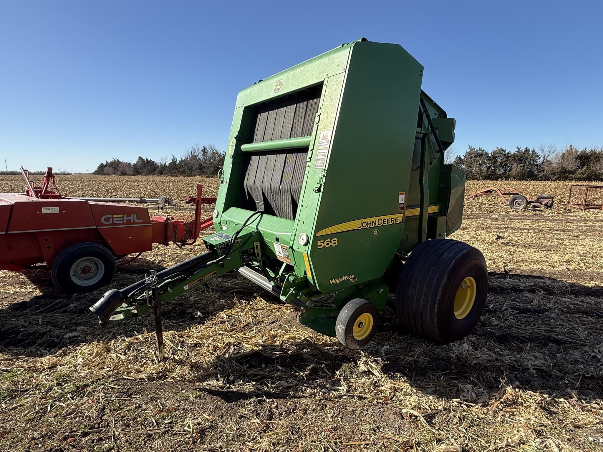 John Deere 568 Equipment Image0