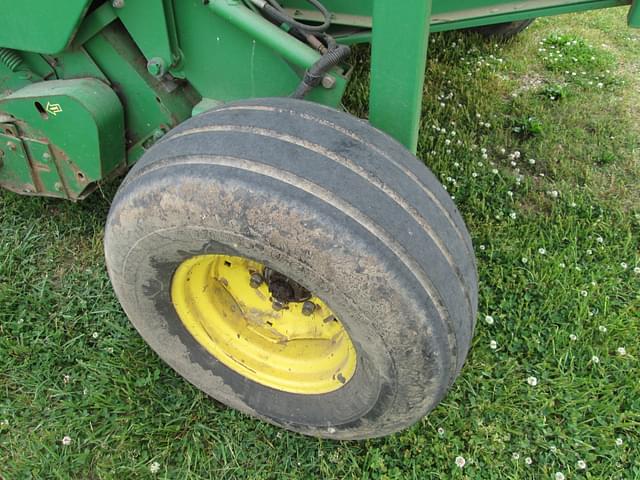 Image of John Deere 568 equipment image 4