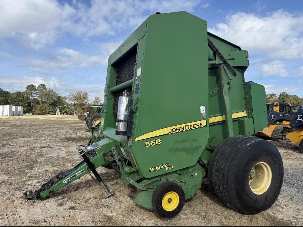 Image of John Deere 568 Image 0