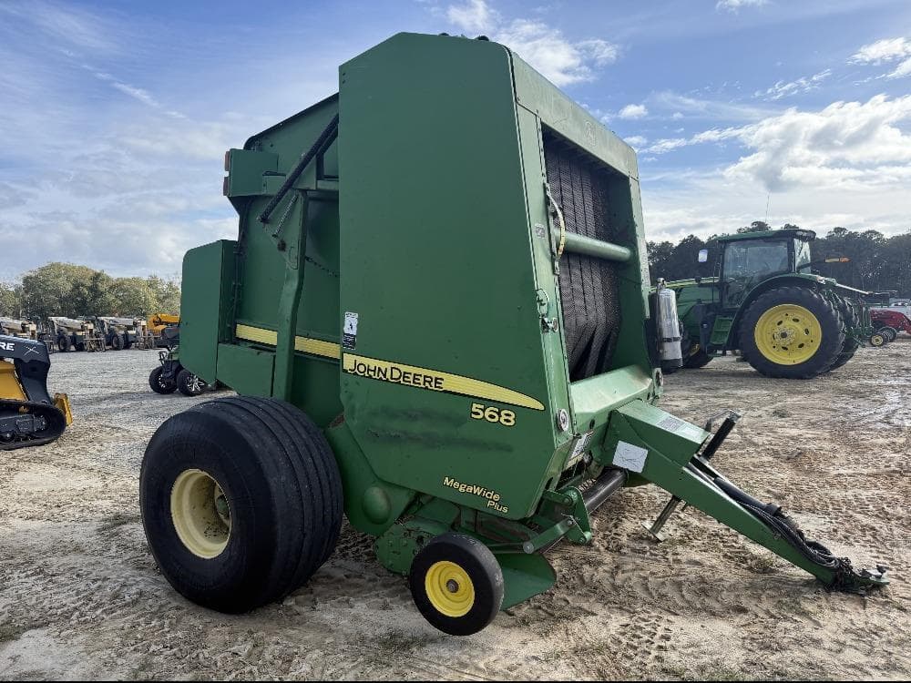 Image of John Deere 568 Image 1
