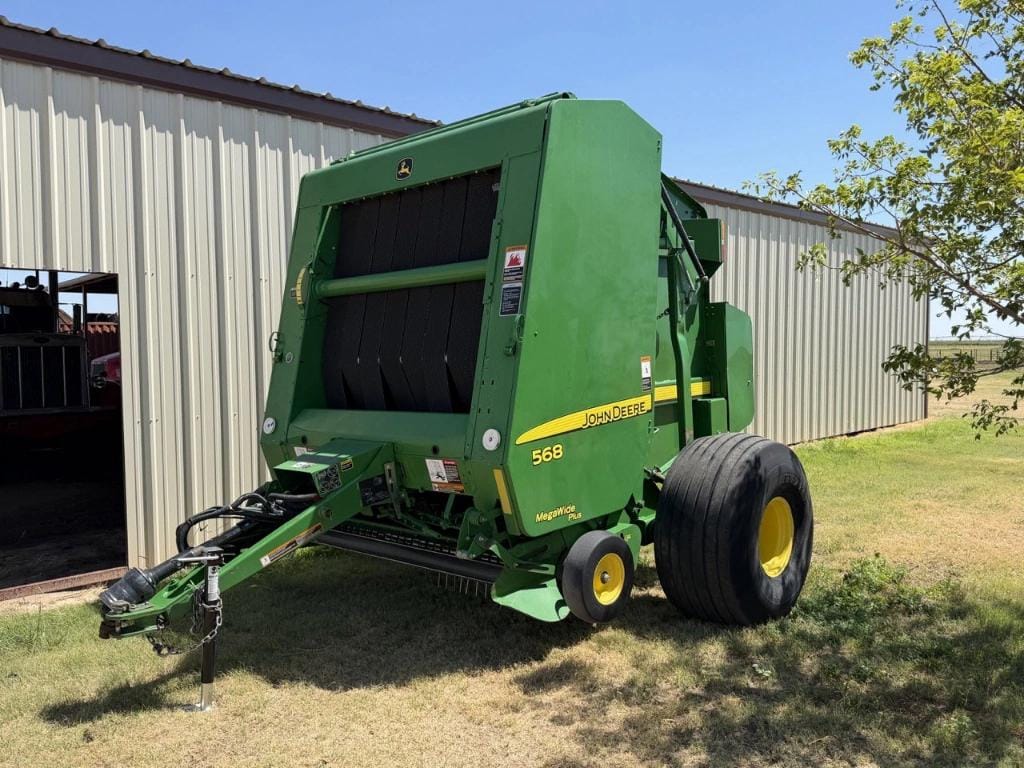 John Deere 568 Equipment Image0