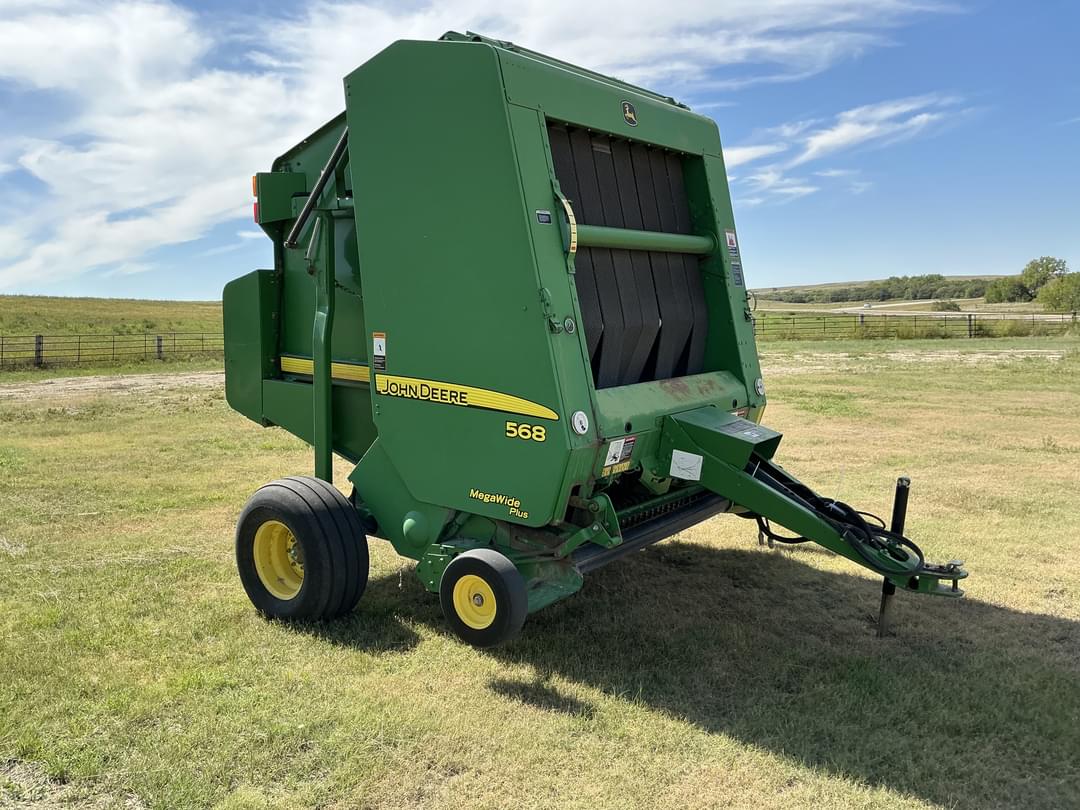 Image of John Deere 568 Image 0