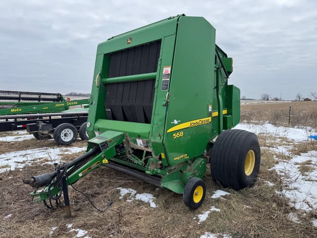 Image of John Deere 568 equipment image 1