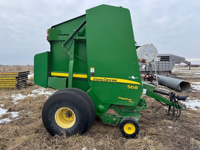 Image of John Deere 568 equipment image 4