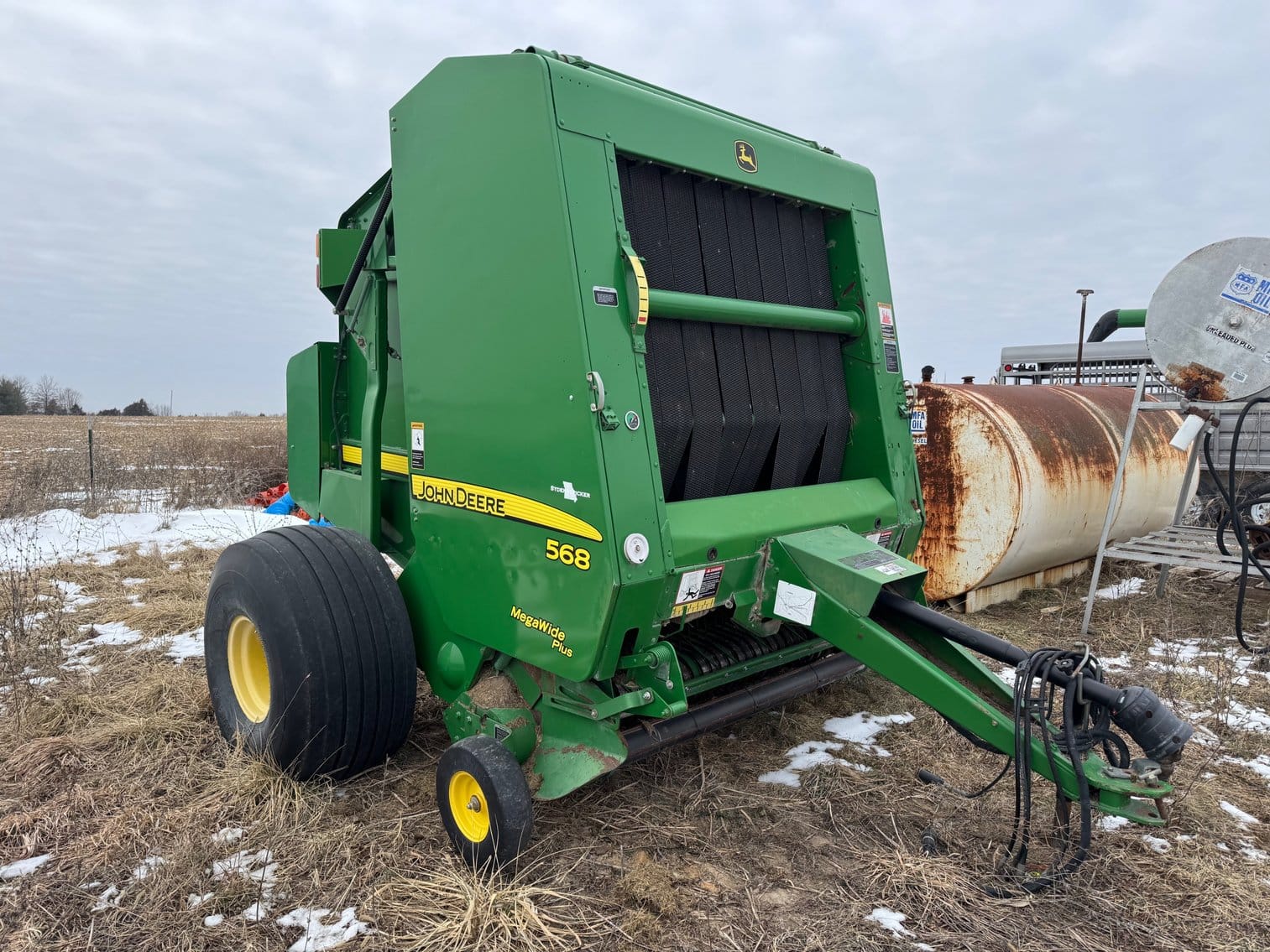 John Deere 568 Equipment Image0