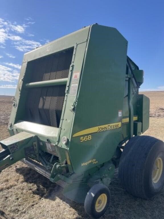Image of John Deere 568 equipment image 4