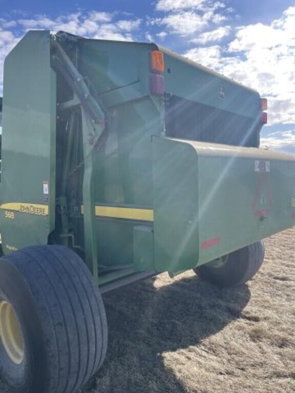 Image of John Deere 568 equipment image 3