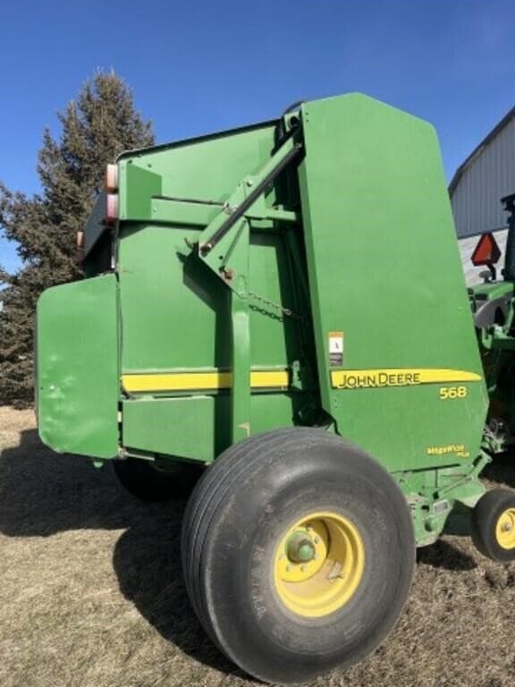 Image of John Deere 568 equipment image 1