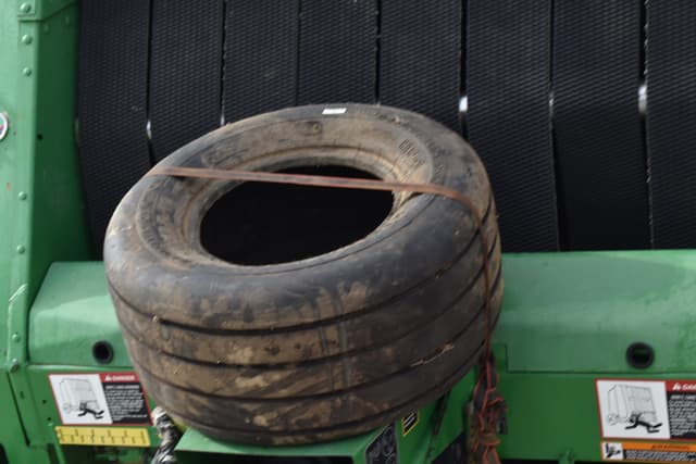 Image of John Deere 568 equipment image 3