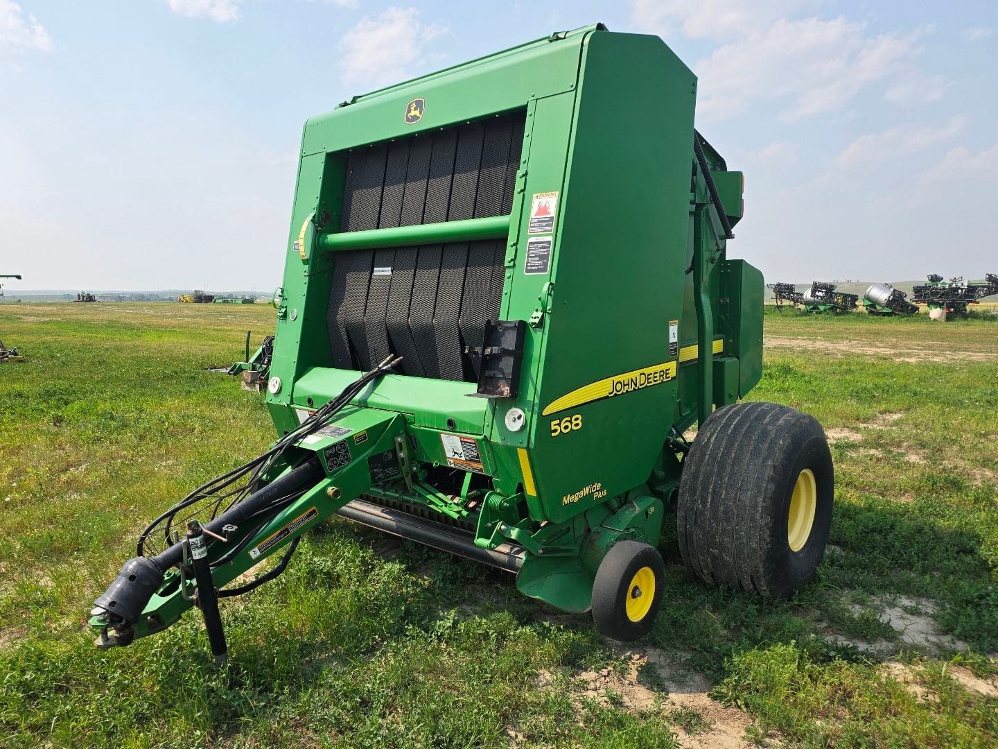 John Deere 568 Equipment Image0