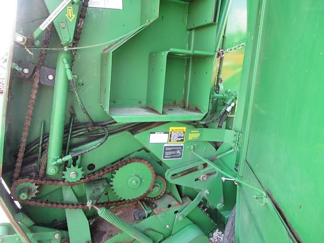 Image of John Deere 568 equipment image 4