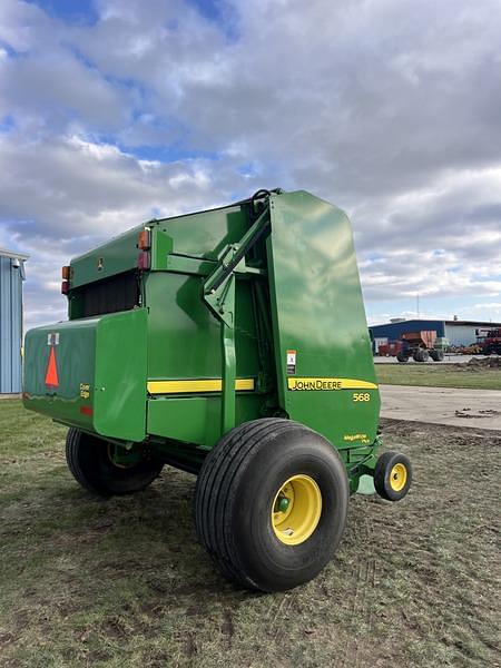 Image of John Deere 568 equipment image 4