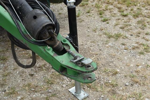 Image of John Deere 568 equipment image 3