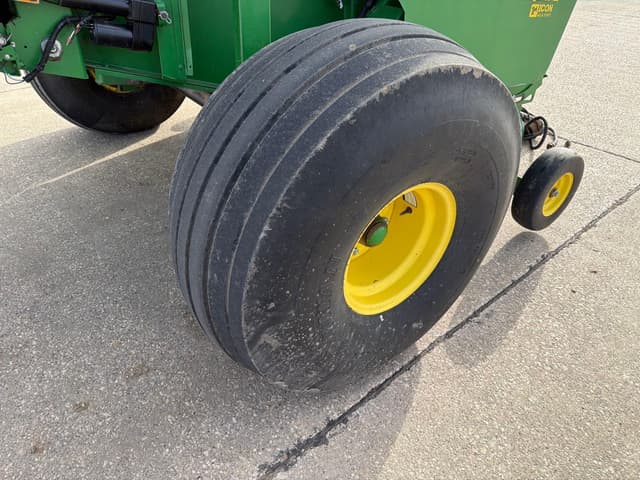 Image of John Deere 569 equipment image 4