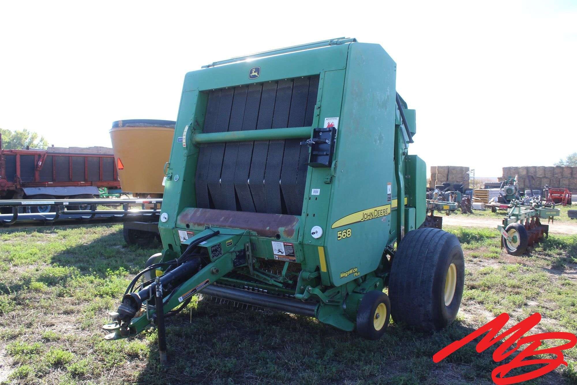 John Deere 568 Equipment Image0