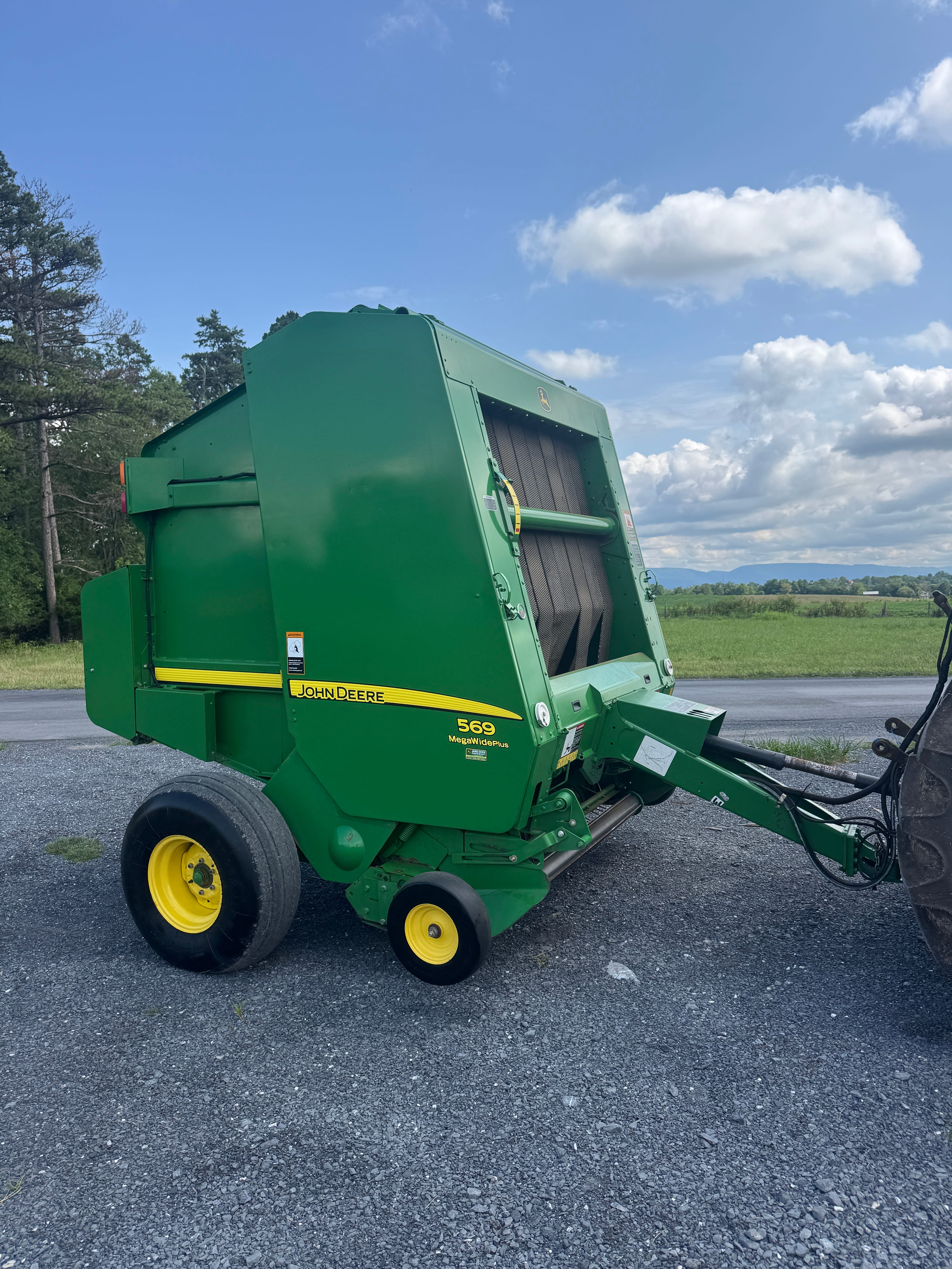 John Deere 569 Equipment Image0