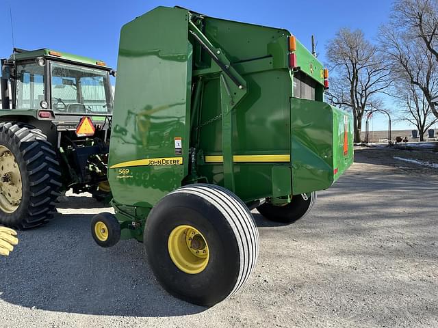 Image of John Deere 569 MegaWide Plus equipment image 1