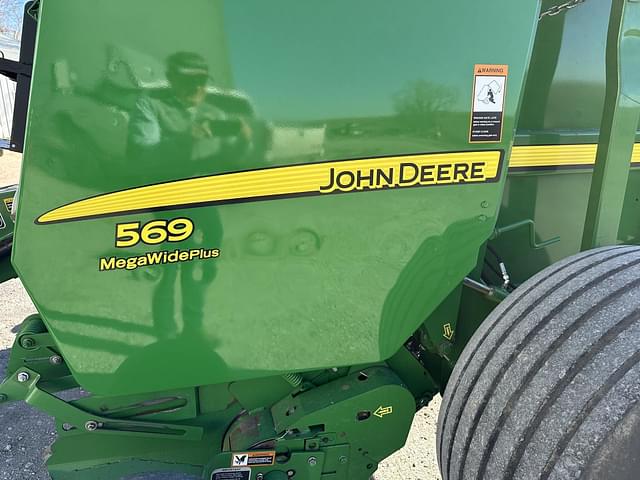 Image of John Deere 569 MegaWide Plus equipment image 2