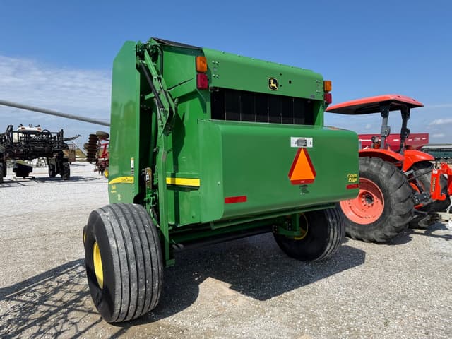 Image of John Deere 569 MegaWide Plus equipment image 1