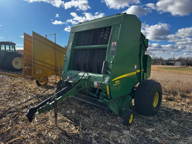 Image of John Deere 569 MegaWide Plus equipment image 1