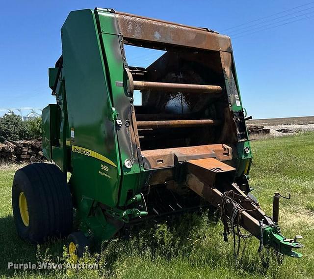 Image of John Deere 569 MegaWide Plus equipment image 2