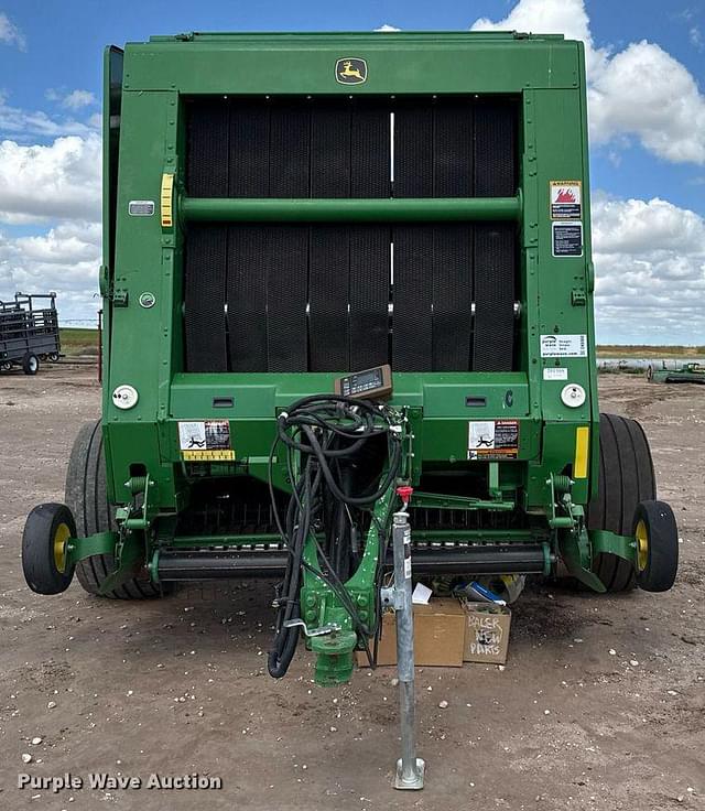 Image of John Deere 569 MegaWide Plus equipment image 1