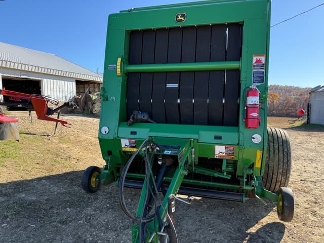 Image of John Deere 569 equipment image 1