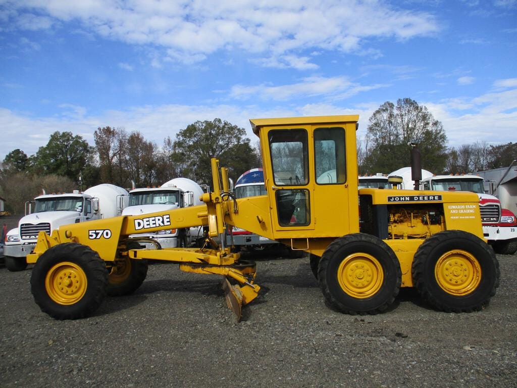 Main image John Deere 570