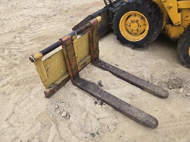 Image of John Deere 570 equipment image 2