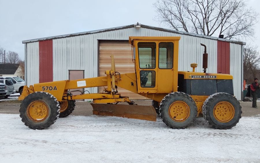 John Deere 570A Equipment Image0