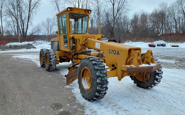 Image of John Deere 570A equipment image 3