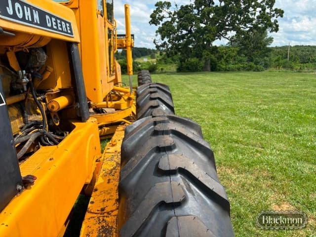 Image of John Deere 570A equipment image 3