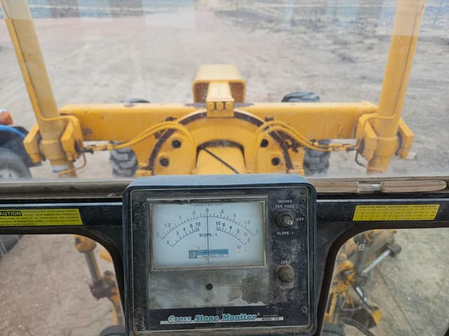 Image of John Deere 570A equipment image 4