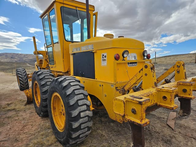 Image of John Deere 570A equipment image 1