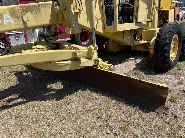 Image of John Deere 570A equipment image 1